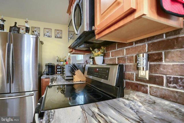 25 MAPLE AVE, Camp Hill, PA 17011
