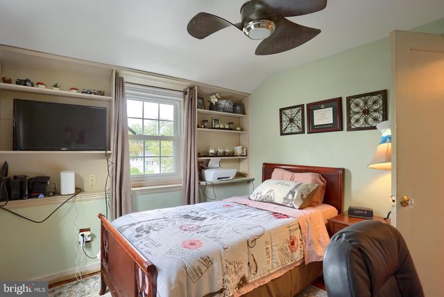 25 MAPLE AVE, Camp Hill, PA 17011