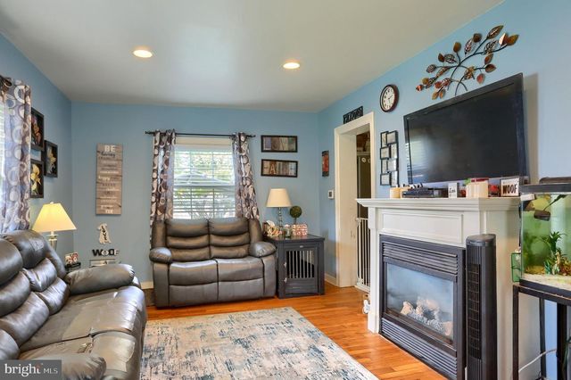 25 MAPLE AVE, Camp Hill, PA 17011