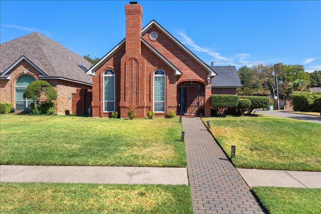 1415 Boardwalk Street, Arlington, TX 76011 — exterior