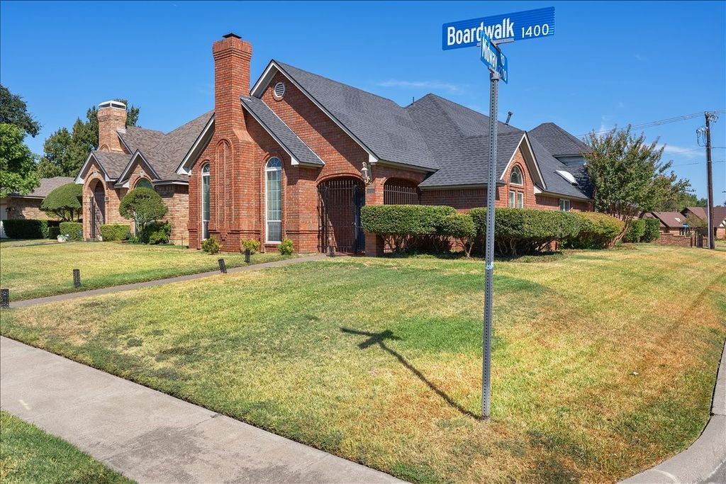 1415 Boardwalk Street, Arlington, TX 76011 — photo 2