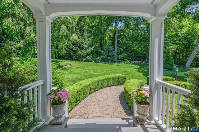 15 Hull Place, Ridgefield, CT 06877
