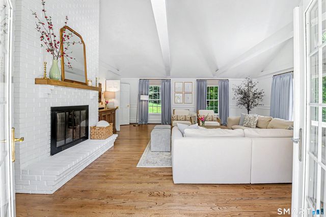 15 Hull Place, Ridgefield, CT 06877
