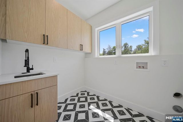 52 Congressional Parkway, Livingston, NJ 07039