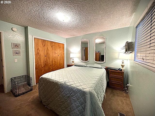 166 PEACOCK Ln, Myrtle Creek, OR 97457