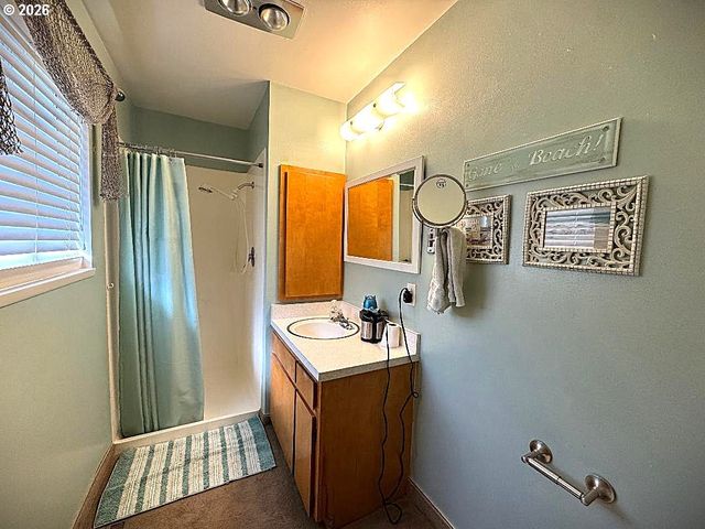 166 PEACOCK Ln, Myrtle Creek, OR 97457
