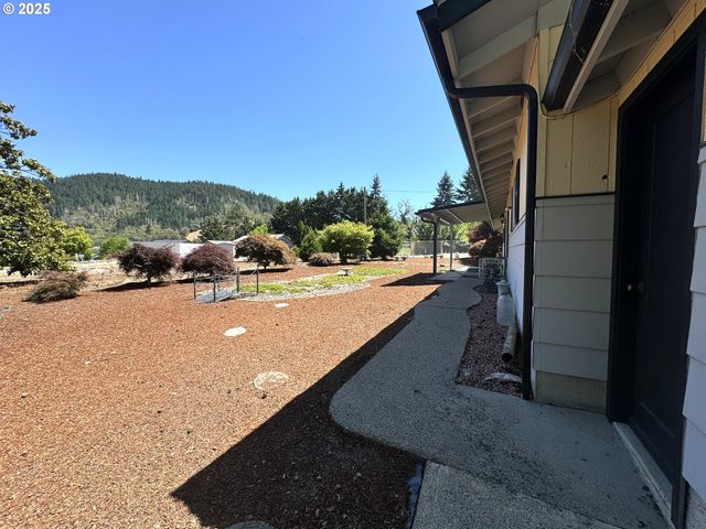 166 PEACOCK Ln, Myrtle Creek, OR 97457