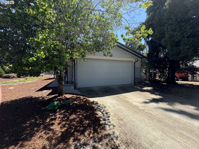 166 PEACOCK Ln, Myrtle Creek, OR 97457