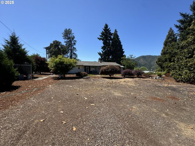 166 PEACOCK Ln, Myrtle Creek, OR 97457