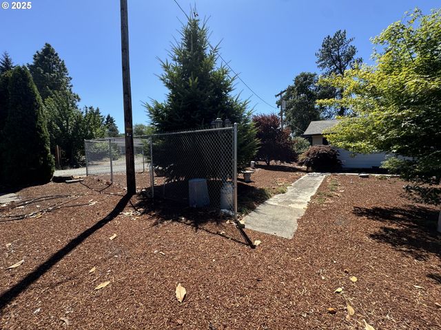 166 PEACOCK Ln, Myrtle Creek, OR 97457