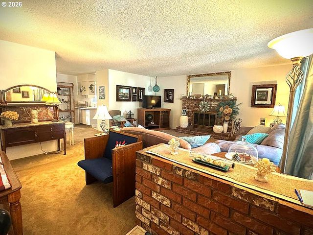 166 PEACOCK Ln, Myrtle Creek, OR 97457