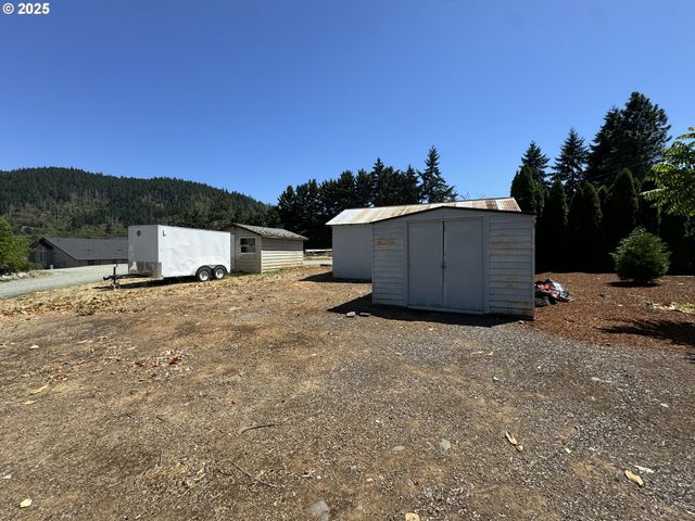 166 PEACOCK Ln, Myrtle Creek, OR 97457