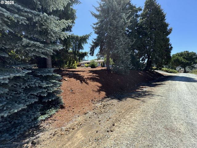166 PEACOCK Ln, Myrtle Creek, OR 97457