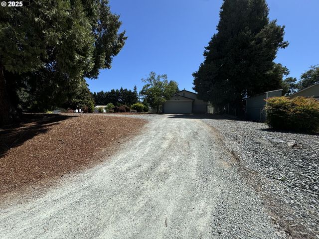 166 PEACOCK Ln, Myrtle Creek, OR 97457