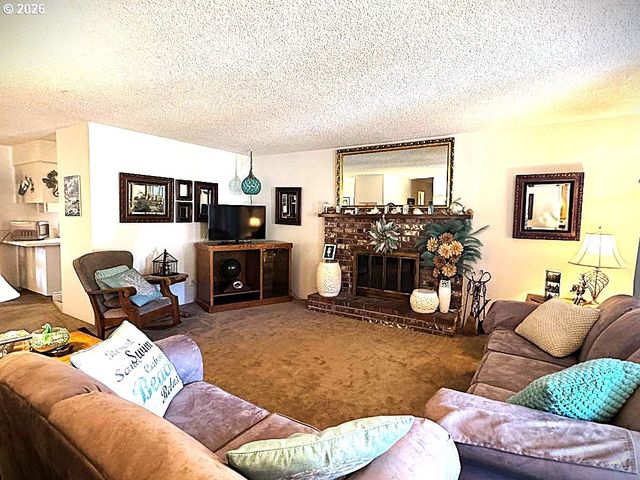 166 PEACOCK Ln, Myrtle Creek, OR 97457