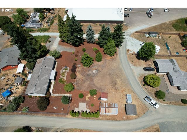166 PEACOCK Ln, Myrtle Creek, OR 97457