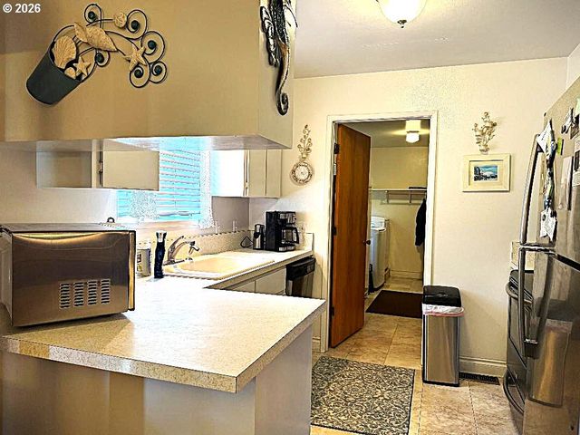 166 PEACOCK Ln, Myrtle Creek, OR 97457