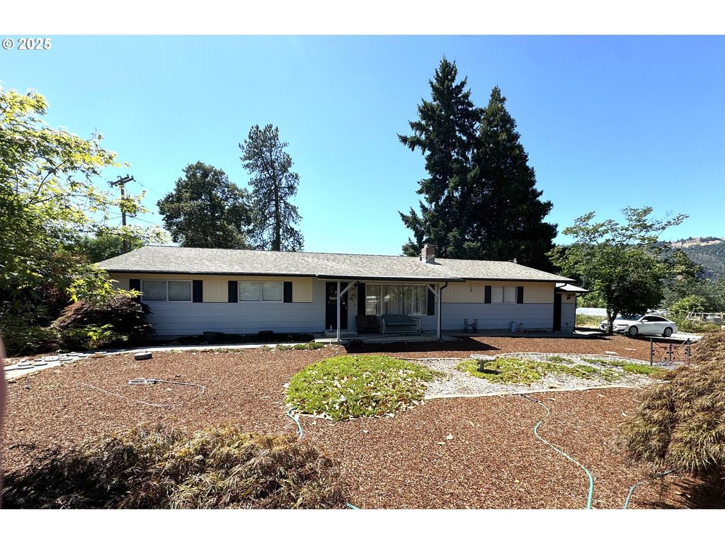 166 PEACOCK Ln, Myrtle Creek, OR 97457