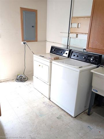 26234 Woodmont Street, Roseville, MI 48066