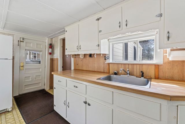 393 Wadleigh Falls Road, Newmarket, NH 03857