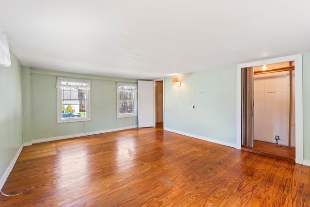 393 Wadleigh Falls Road, Newmarket, NH 03857