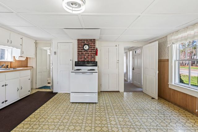 393 Wadleigh Falls Road, Newmarket, NH 03857