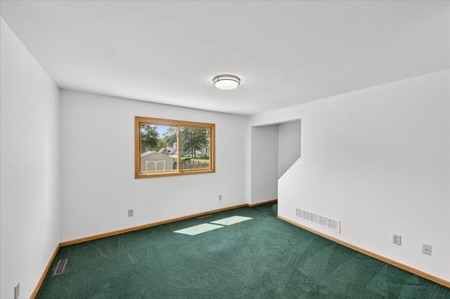 409 1st Street E, Chaska, MN 55318