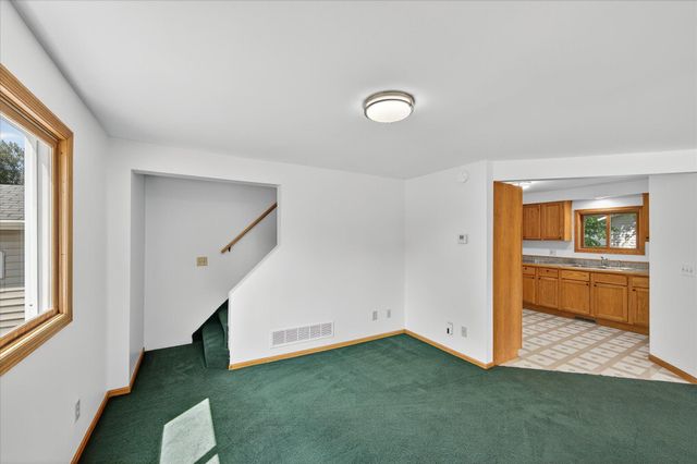 409 1st Street E, Chaska, MN 55318