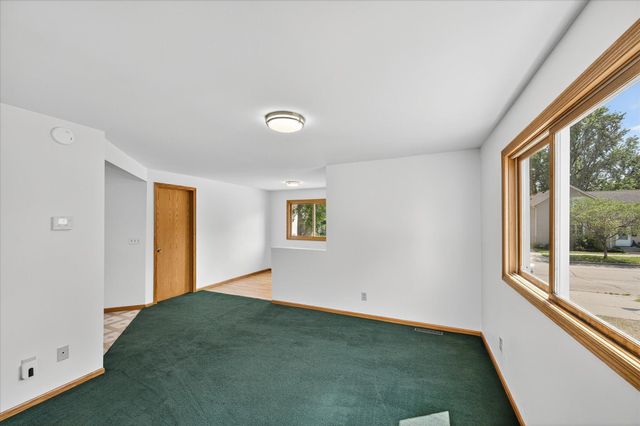 409 1st Street E, Chaska, MN 55318