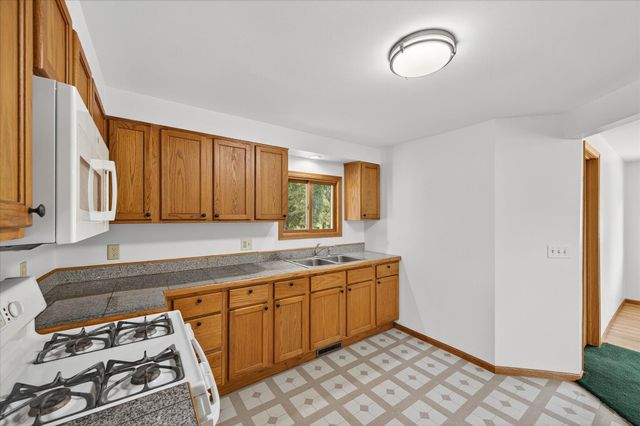 409 1st Street E, Chaska, MN 55318