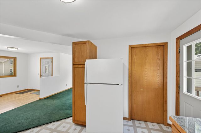 409 1st Street E, Chaska, MN 55318
