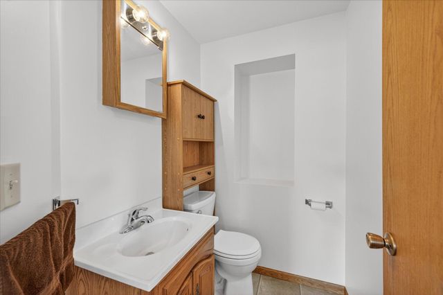 409 1st Street E, Chaska, MN 55318