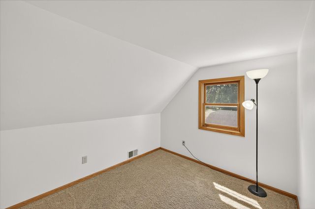 409 1st Street E, Chaska, MN 55318