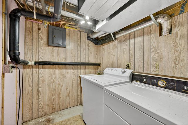 409 1st Street E, Chaska, MN 55318