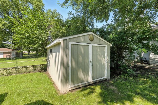 409 1st Street E, Chaska, MN 55318