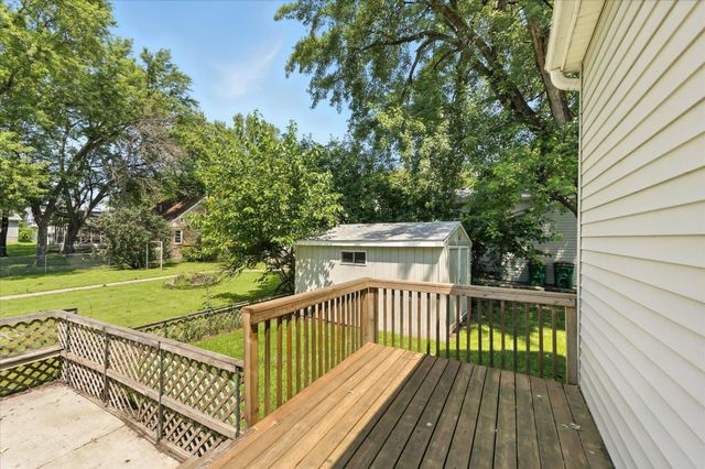 409 1st Street E, Chaska, MN 55318