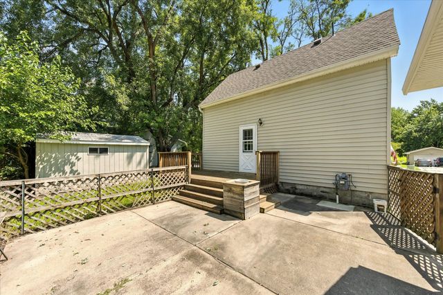 409 1st Street E, Chaska, MN 55318