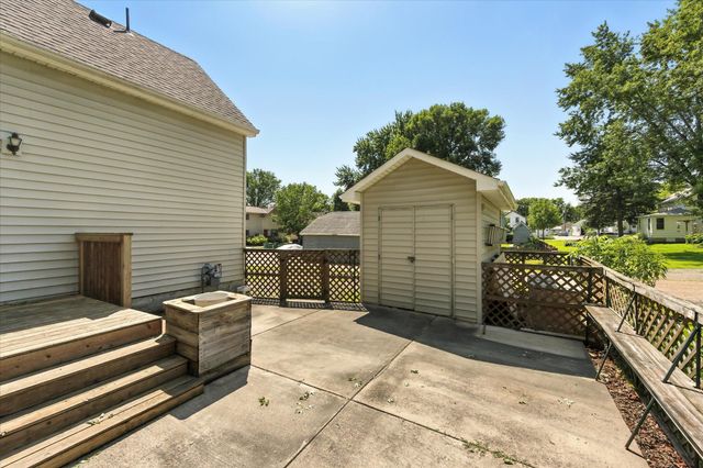409 1st Street E, Chaska, MN 55318