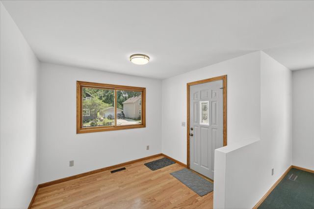 409 1st Street E, Chaska, MN 55318