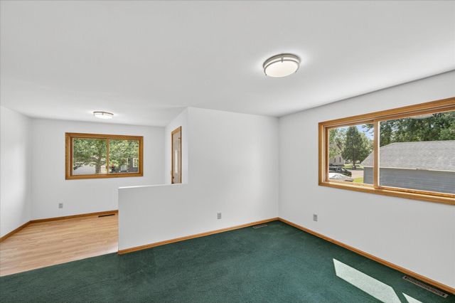 409 1st Street E, Chaska, MN 55318