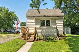 409 1st Street E, Chaska, MN 55318