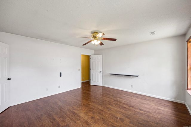 10 Cagle Street, Clarksville, AR 72830