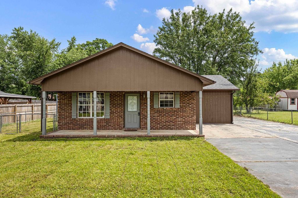 10 Cagle Street, Clarksville, AR 72830