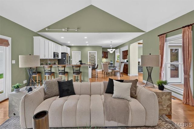 515 Graeser Road, Creve Coeur, MO 63141