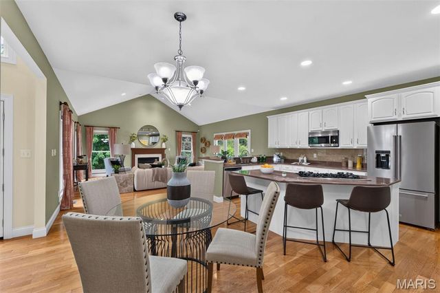 515 Graeser Road, Creve Coeur, MO 63141