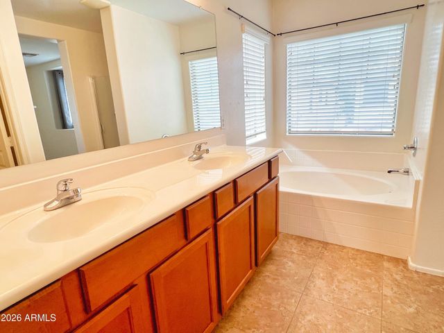 113 E Palomino Drive, Gilbert, AZ 85296