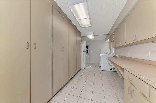 4136 WAKE AVENUE, Sarasota, FL 34241