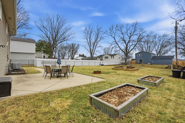 1110 W 72nd Circle, Merrillville, IN 46410