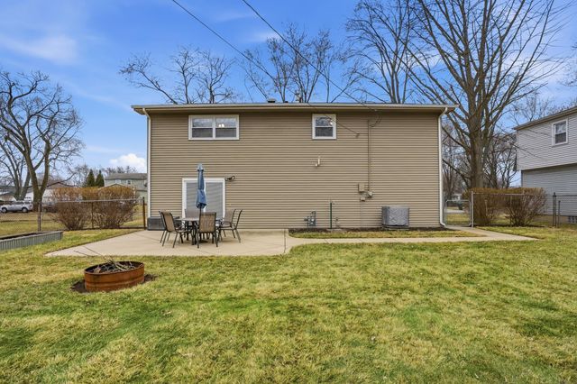 1110 W 72nd Circle, Merrillville, IN 46410