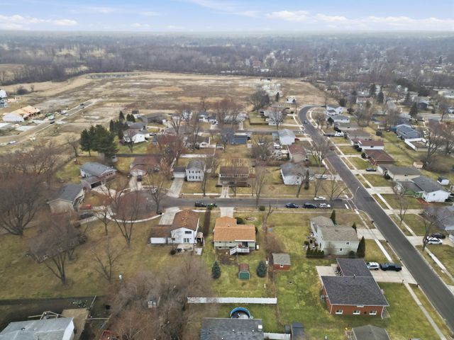 1110 W 72nd Circle, Merrillville, IN 46410